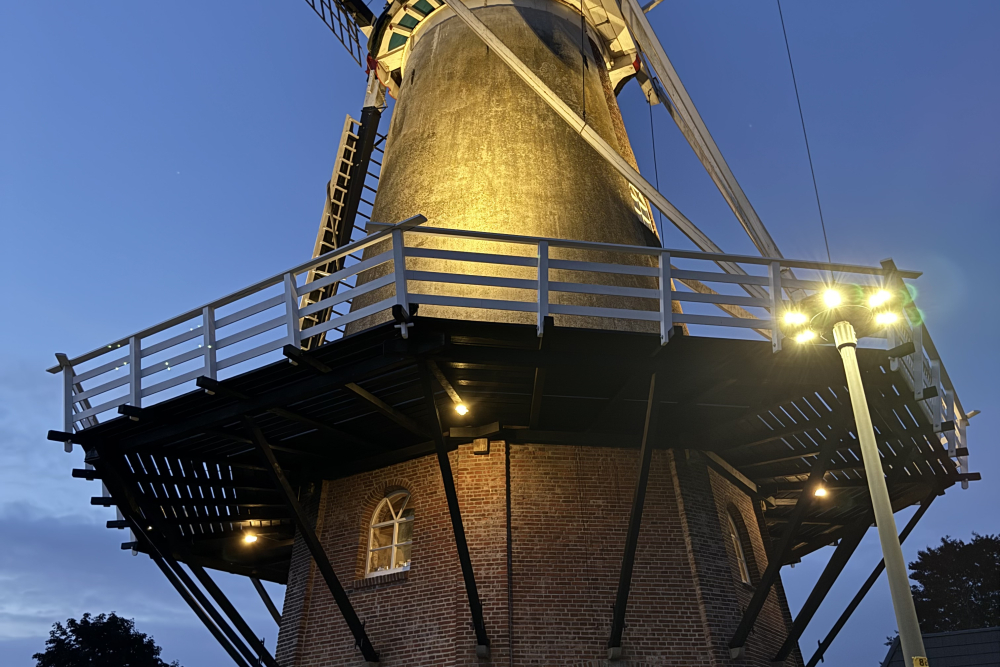 De molen ziet er prachtig uit in het licht