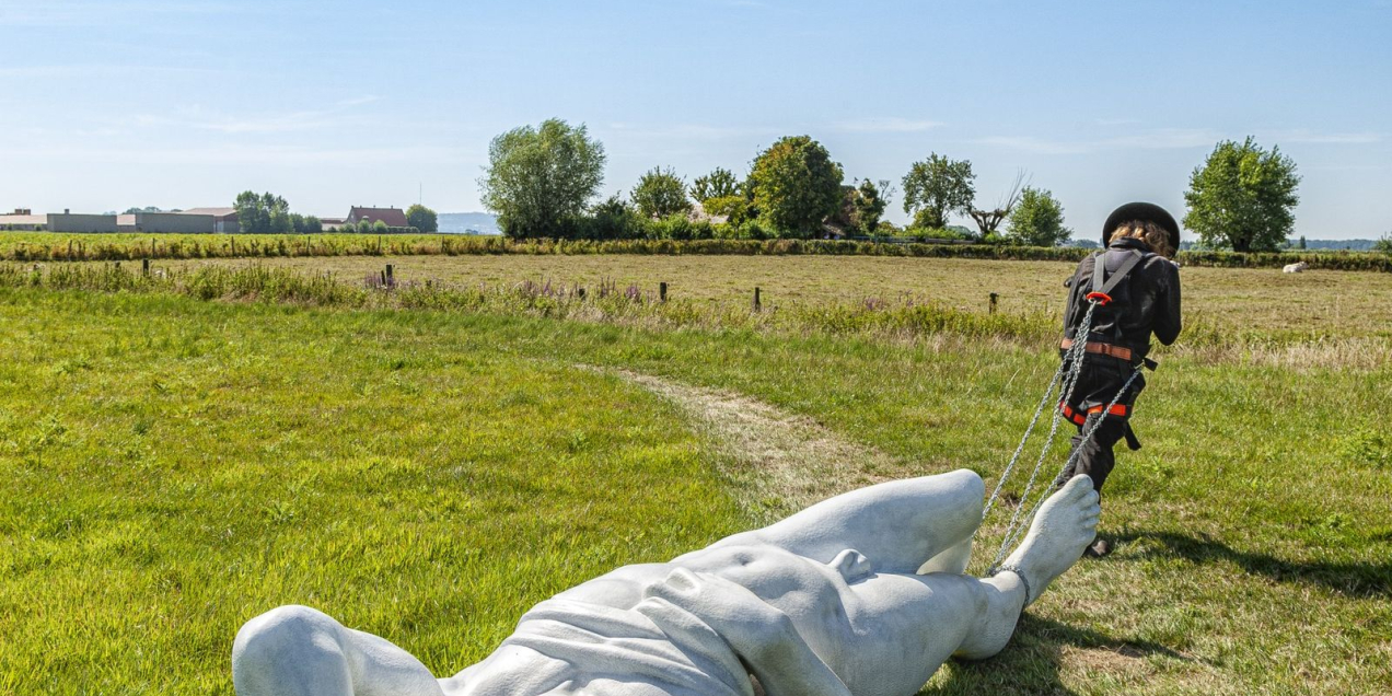 En de boer hij ploegde voort