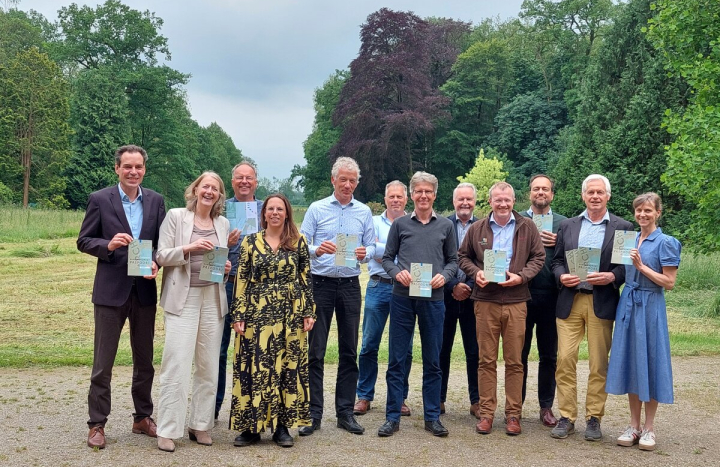 Uitreiking paspoorten