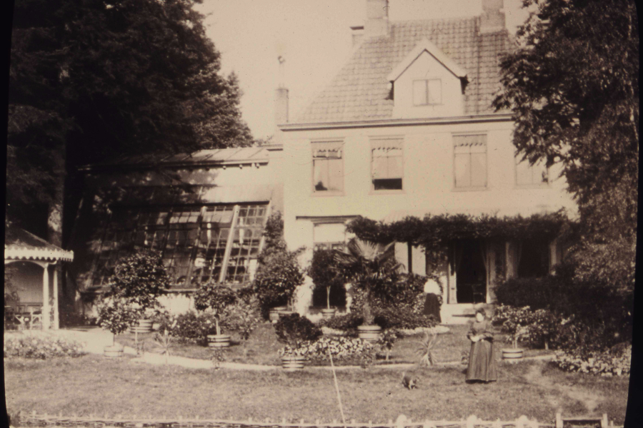 Citurssen-2-Horte oud met priel, orangerie en veranda, kuipplanten zomer 1905