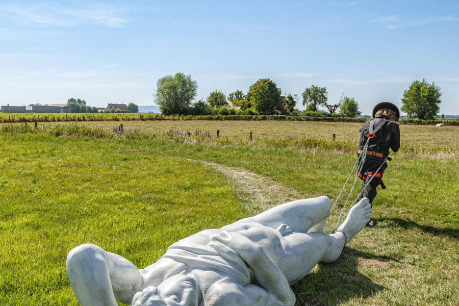 En de boer hij ploegde voort