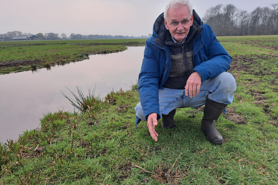Johan met eerste ei - Landschap Overijsel Arjen Nieuwenhuis (2)