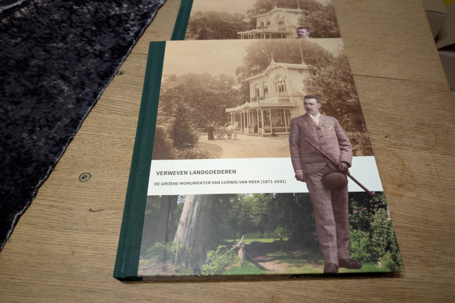Karin Bevaart haar nieuwe boek Verweven Landgoederen